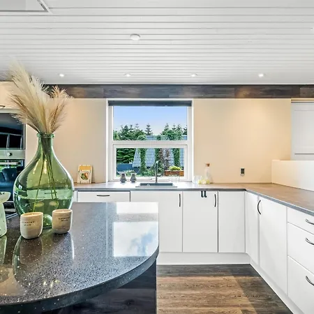 Skip - 300m To The Fjord By Interhome 펜션 회예스레브