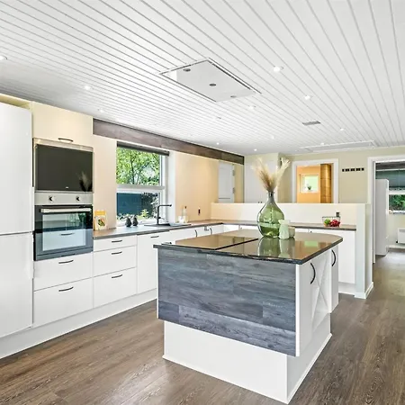 Skip - 300m To The Fjord By Interhome 펜션 회예스레브